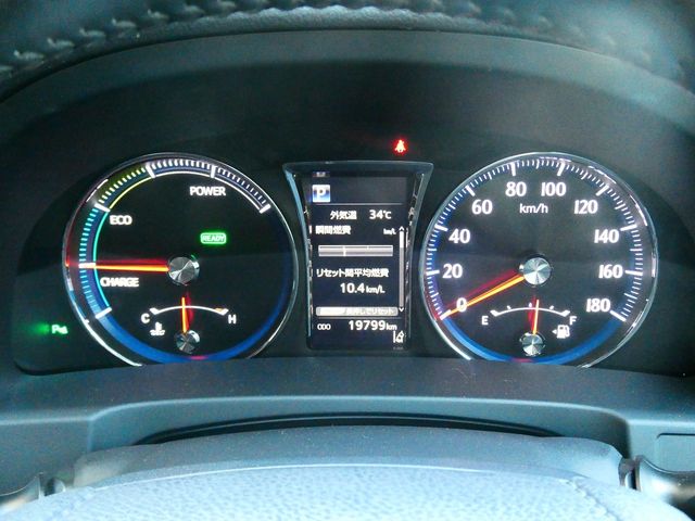 CROWN sedan hybrid