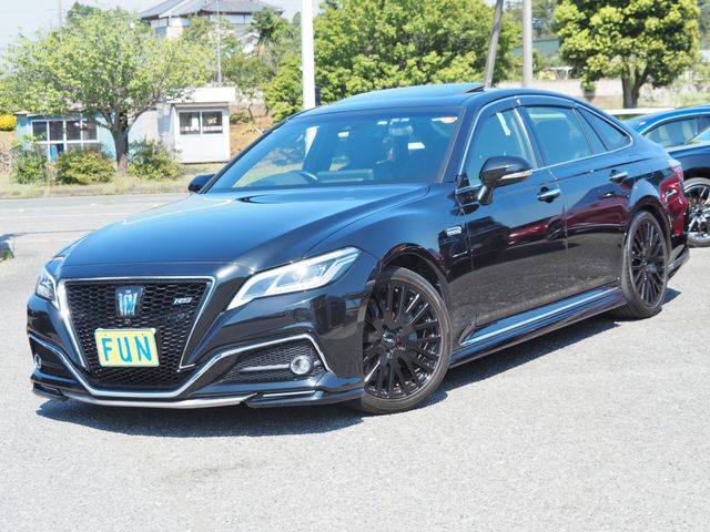 CROWN sedan hybrid