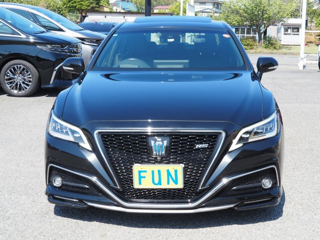 CROWN sedan hybrid
