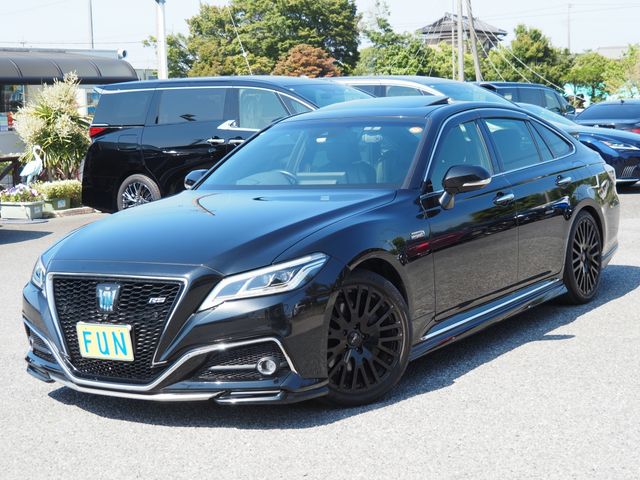 CROWN sedan hybrid