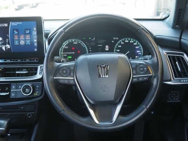 CROWN sedan hybrid