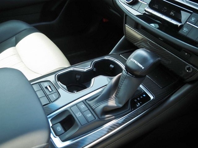 CROWN sedan hybrid