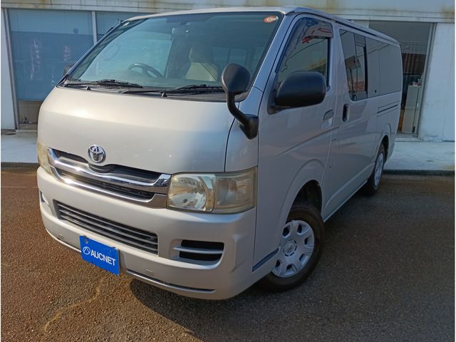 REGIUSACE 4WD van