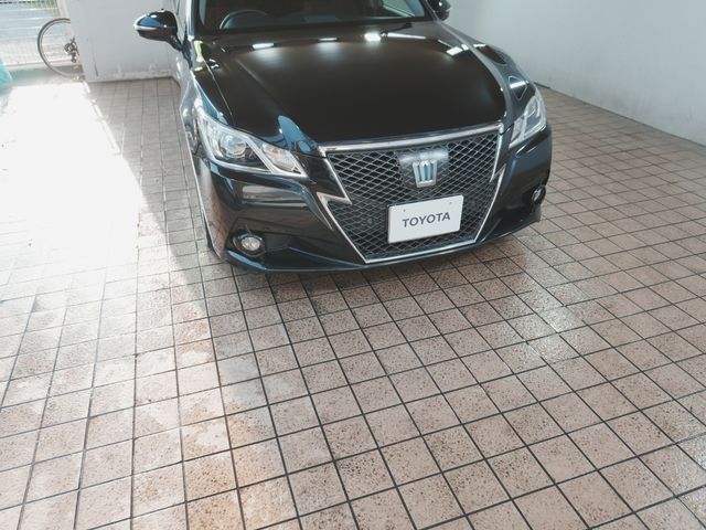 CROWN sedan hybrid