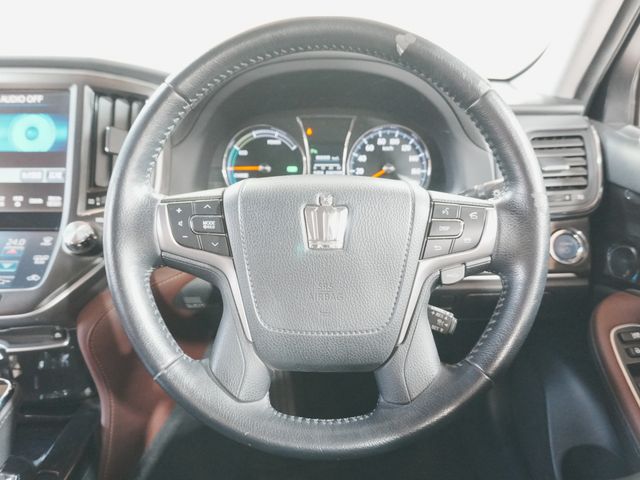 CROWN sedan hybrid