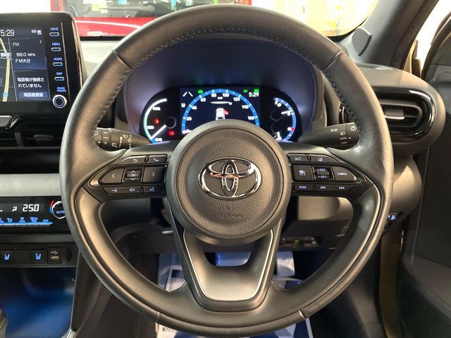 YARIS CROSS HYBRID