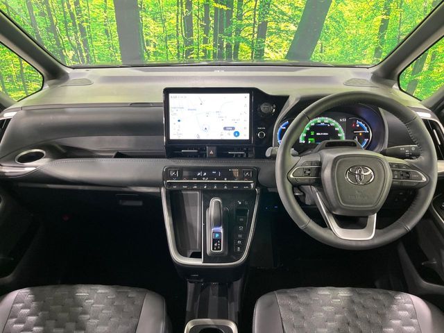 VOXY HYBRID