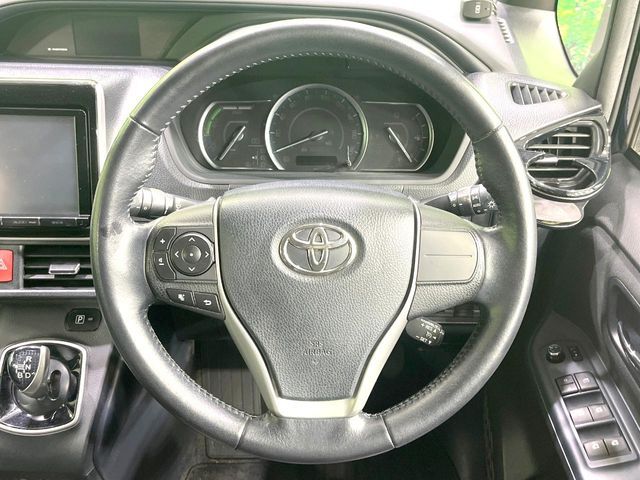 VOXY HYBRID