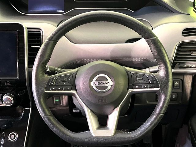 SERENA S-HYBRID 4WD