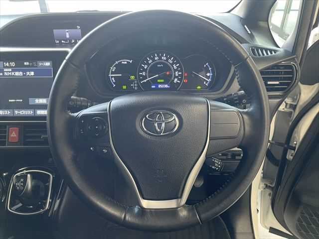 VOXY HYBRID