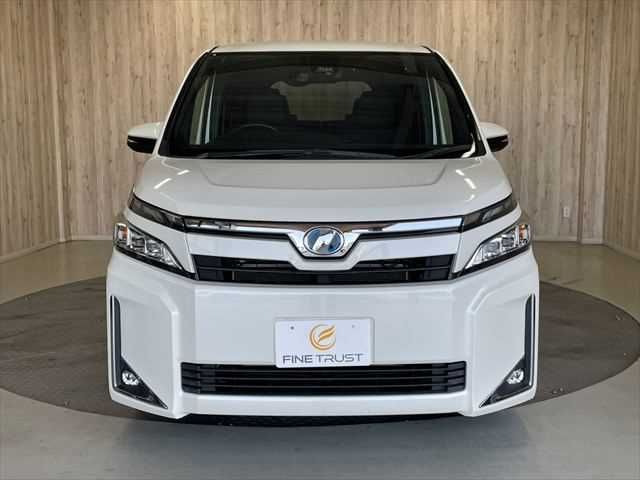 VOXY HYBRID
