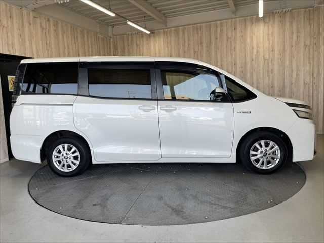 VOXY HYBRID