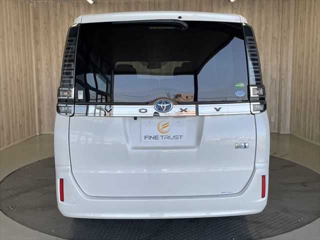 VOXY HYBRID