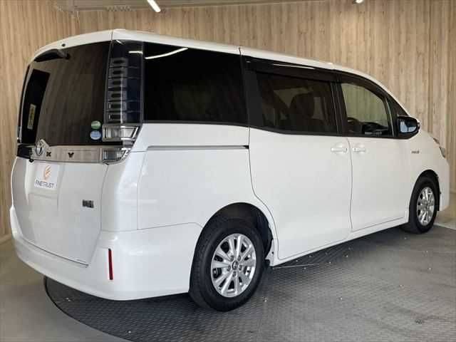VOXY HYBRID