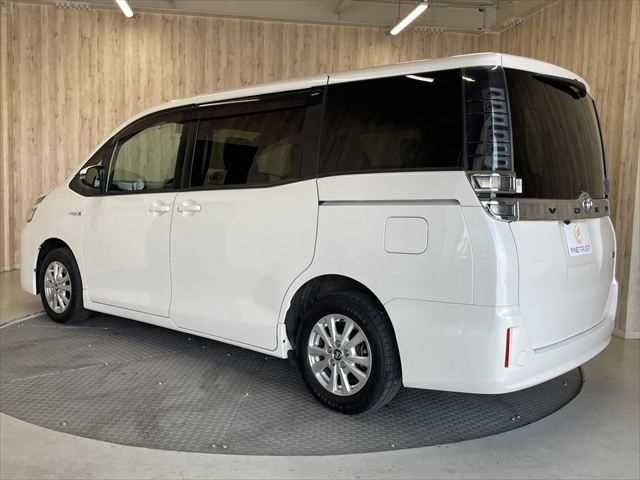 VOXY HYBRID