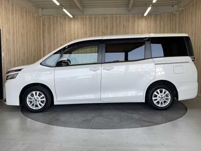 VOXY HYBRID