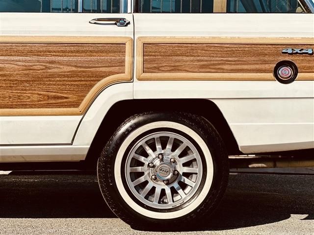 JEEP Grand Wagoneer