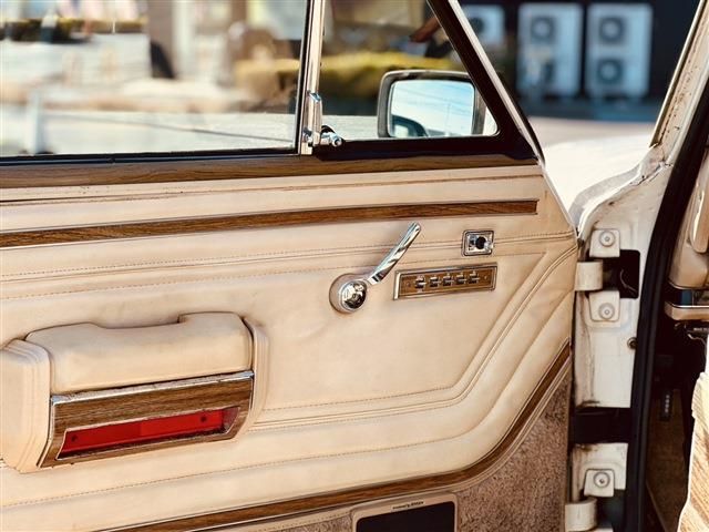 JEEP Grand Wagoneer