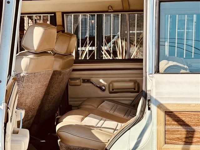 JEEP Grand Wagoneer