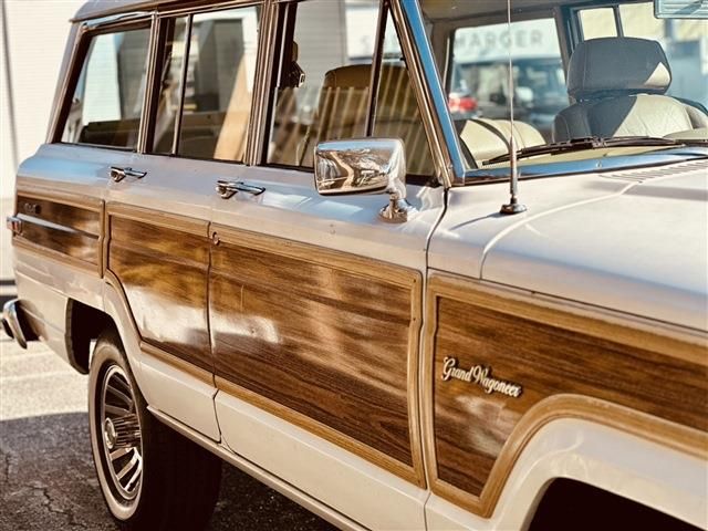 JEEP Grand Wagoneer