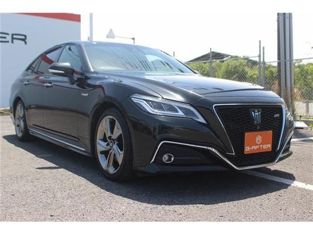 CROWN sedan hybrid