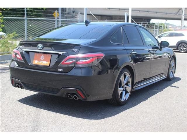 CROWN sedan hybrid