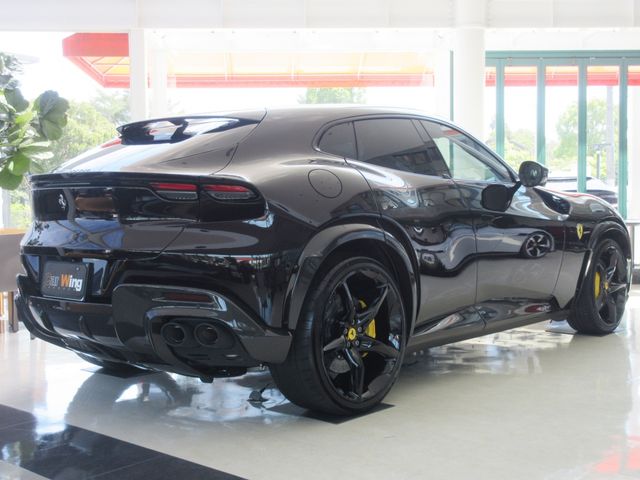 FERRARI Purosangue