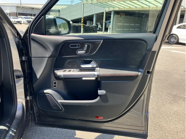 MERCEDES BENZ GLB
