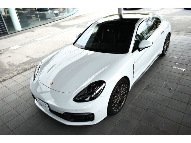 PORSCHE PANAMERA