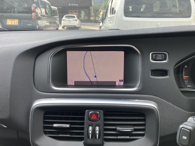 VOLVO V40