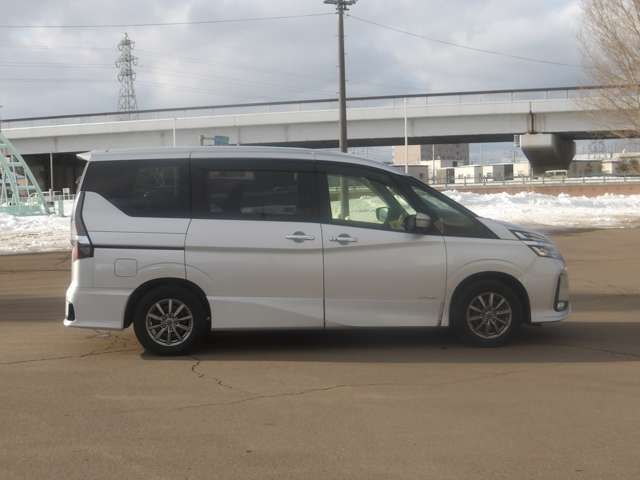 SERENA S-HYBRID 4WD