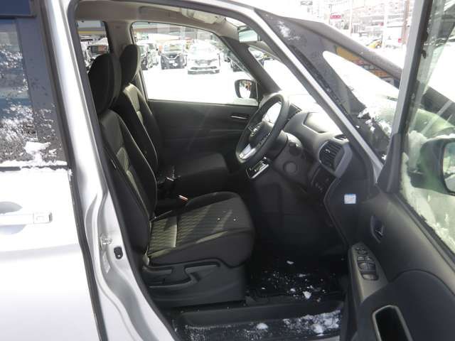 SERENA S-HYBRID 4WD