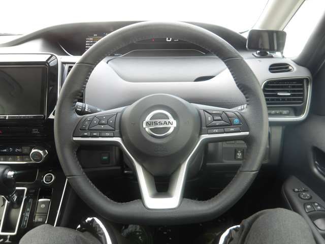 SERENA S-HYBRID 4WD