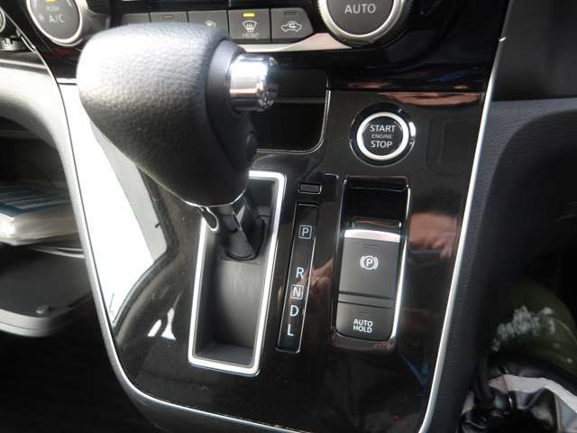 SERENA S-HYBRID 4WD