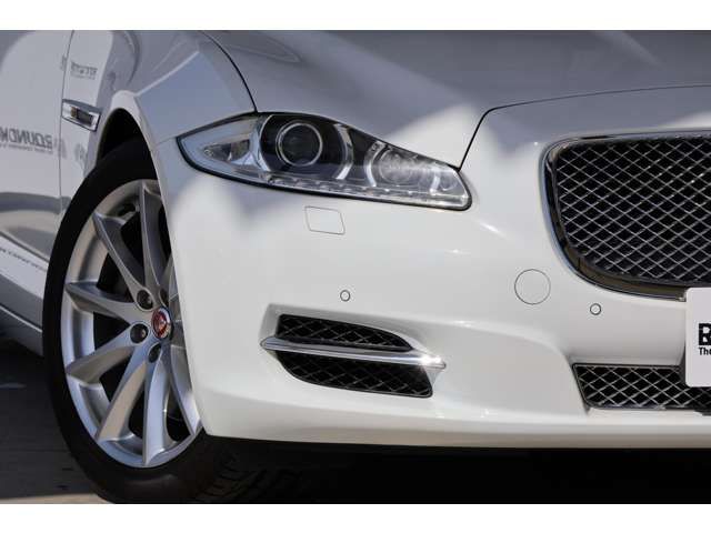 JAGUAR XJseries sedan