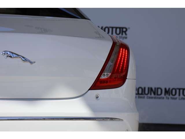 JAGUAR XJseries sedan