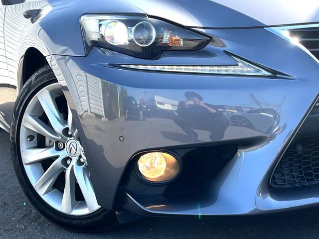 LEXUS IS300h