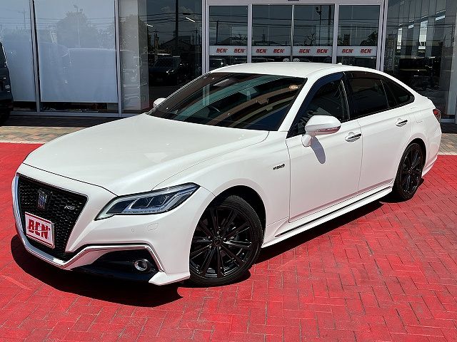 CROWN sedan hybrid