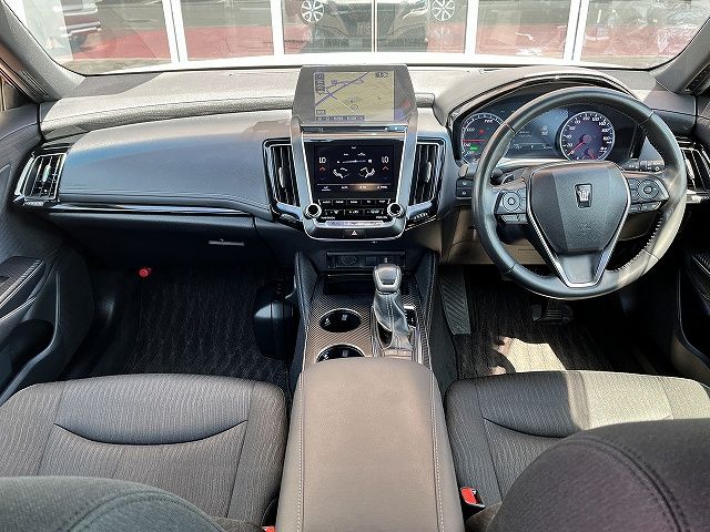 CROWN sedan hybrid