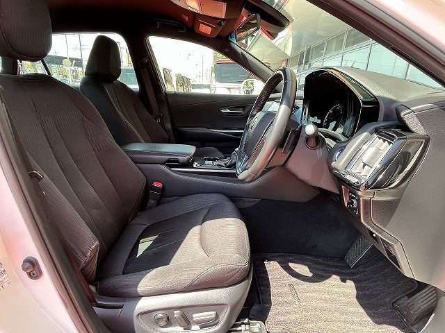 CROWN sedan hybrid