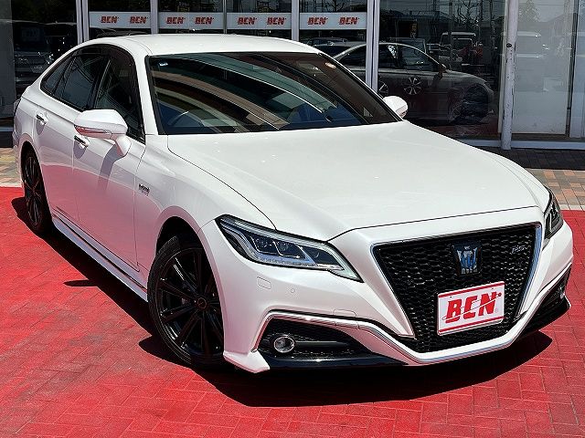 CROWN sedan hybrid
