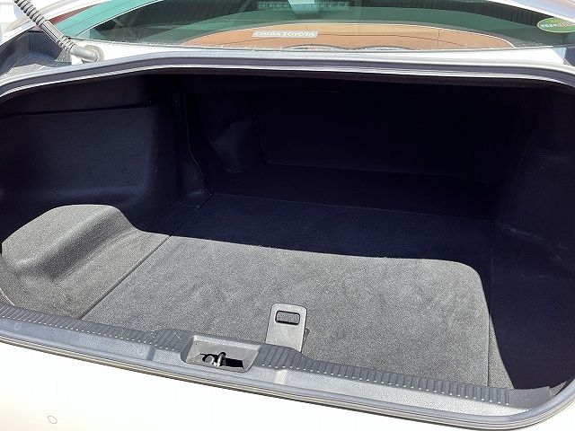 CROWN sedan hybrid