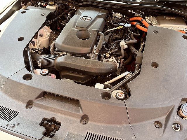 CROWN sedan hybrid