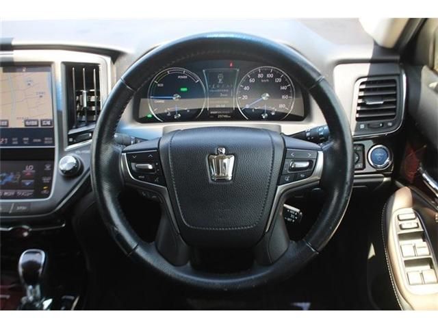 CROWN sedan hybrid