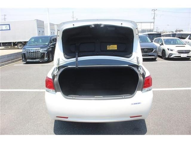 CROWN sedan hybrid