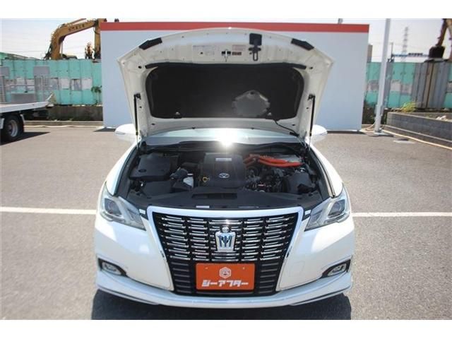 CROWN sedan hybrid
