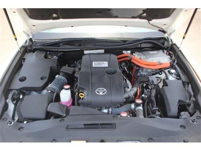 CROWN sedan hybrid