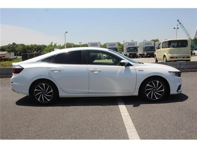 INSIGHT sedan