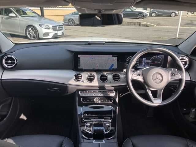 MERCEDES BENZ E class sedan