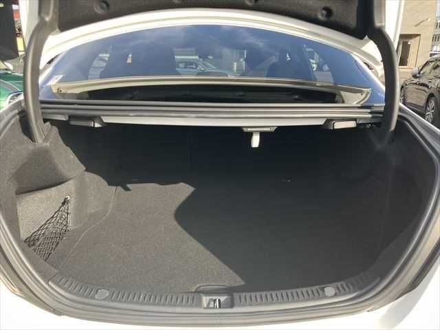 MERCEDES BENZ E class sedan